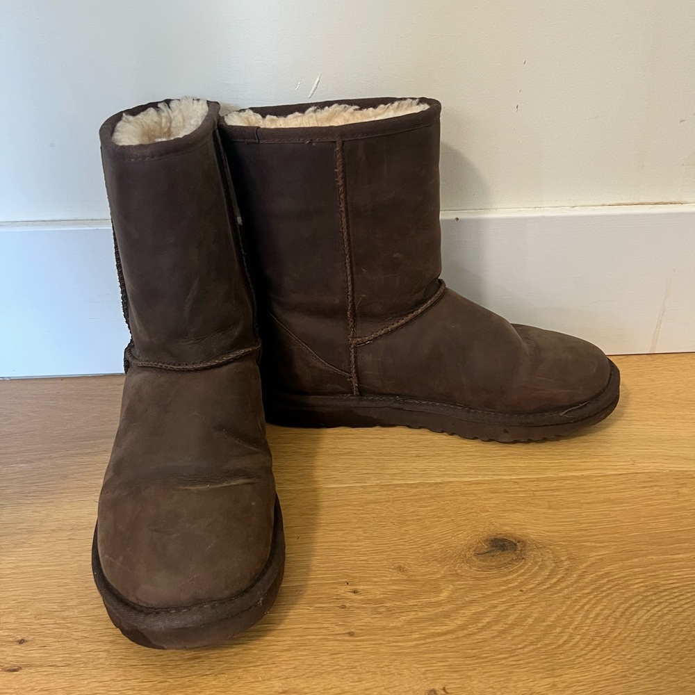 UGG Classic Short II Chocolate Brown Boots US Size 9